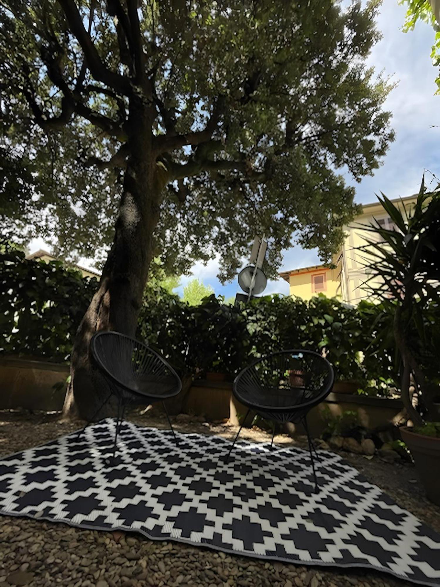 Relax In San Frediano Con Giardino Apartment Firenze Bagian luar foto